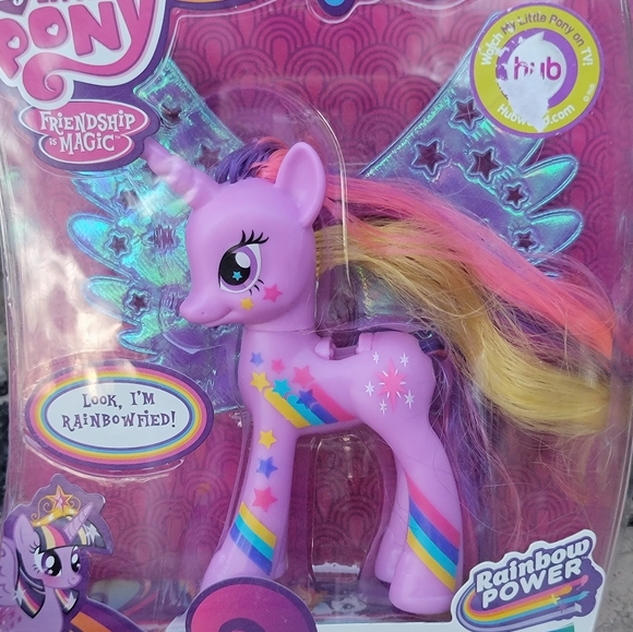 MY LITTLE PONY BUNDLE,MY LITTL PONY PLATES,FANTASTIC FLUTTERS PONY TOY & POMPOMS - Picture 2 of 16